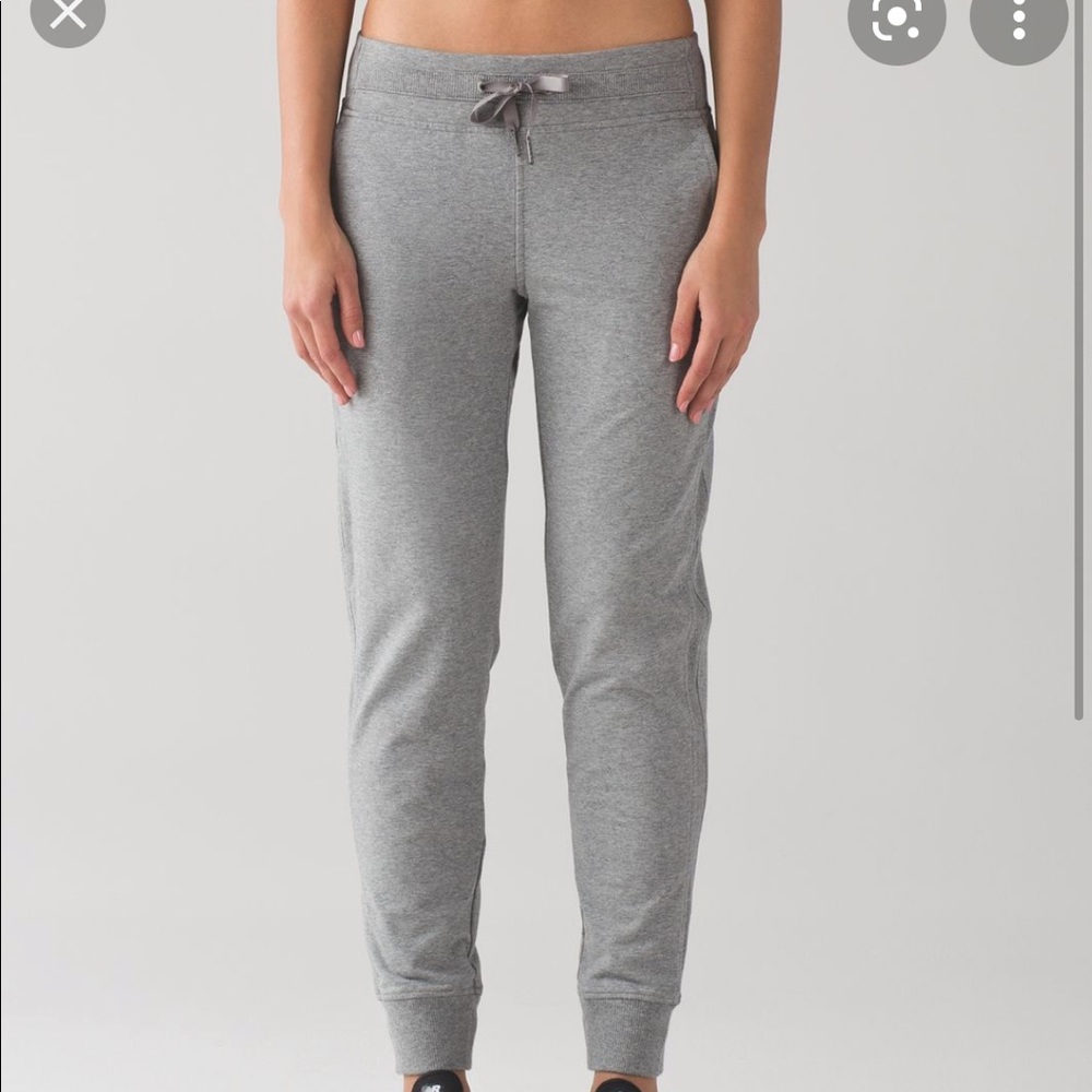 Lululemon fleece peace gray joggers size 4